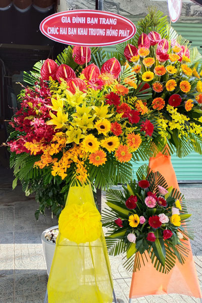 Hoa khai trương quận 10