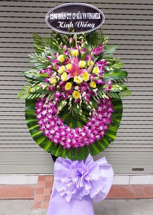 hoa tang lễ tại cửa hàng hoa tươi ba vì