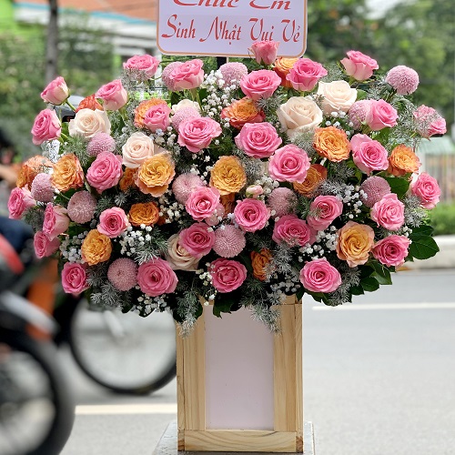 lẵng hoa chúc mừng sinh nhật tại cửa hàng hoa tươi cầu giấy