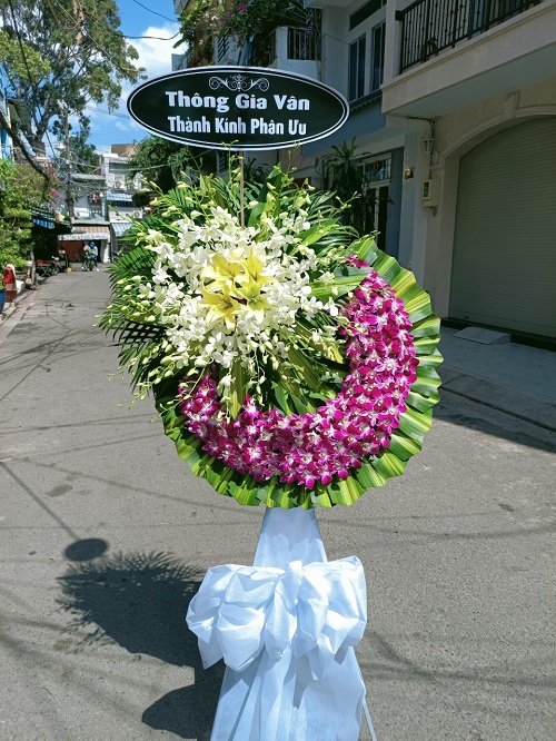 vòng hoa đám tang hà nội màu tím