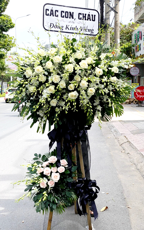 vòng hoa hồng tang lễ