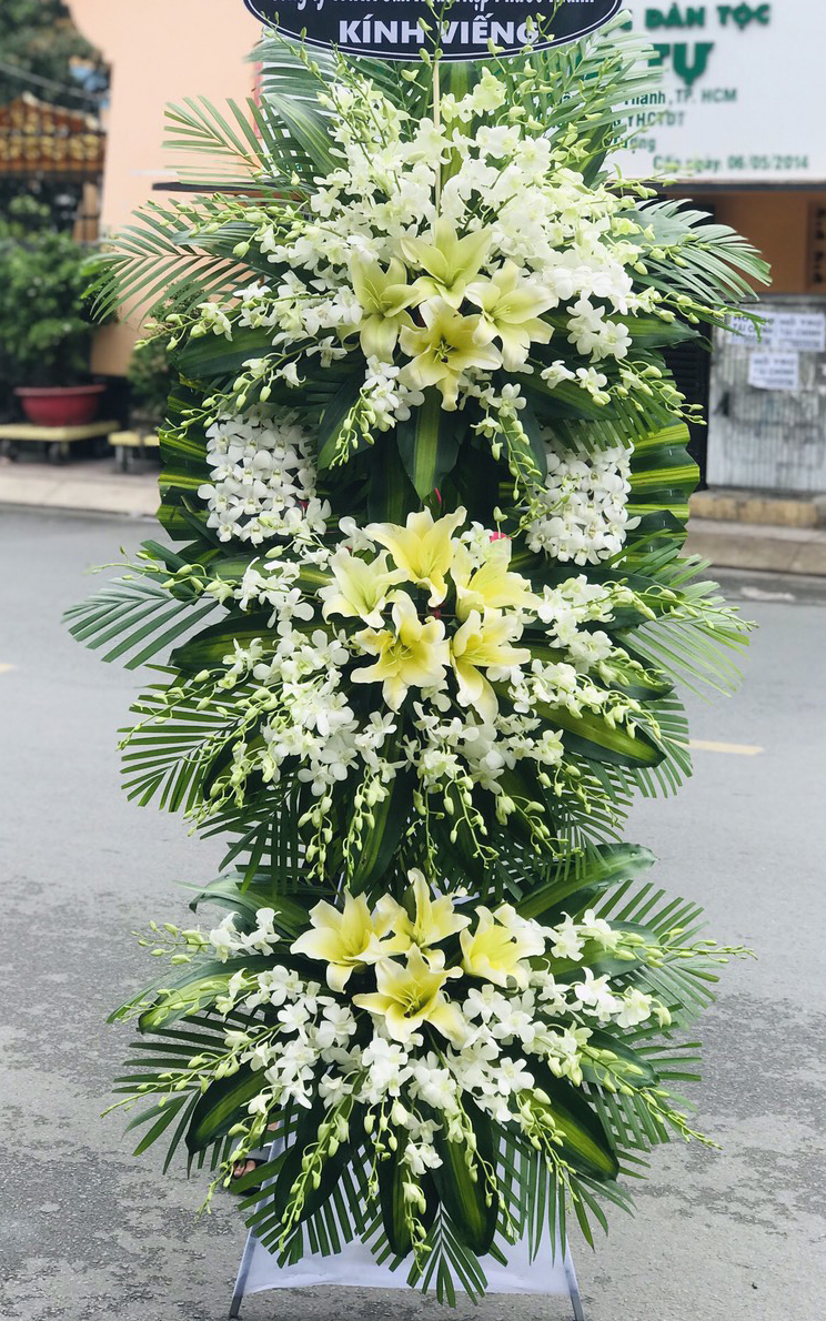 vòng hoa tang lễ