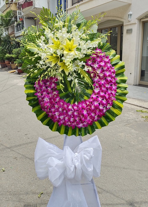 vòng hoa tang lễ tại shop hoa phủ lý