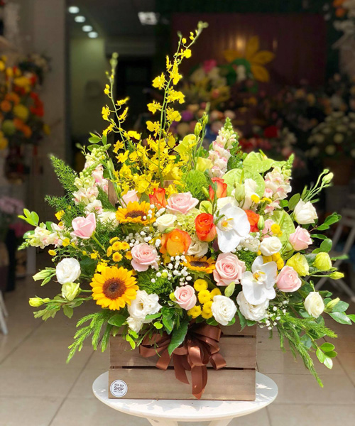 Lẵng hoa chúc mừng tại shop hoa tươi Đắk R’Lấp Đắk Nông