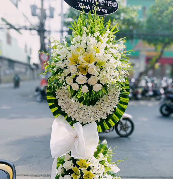 Hoa viếng đám tang tại Bình Định