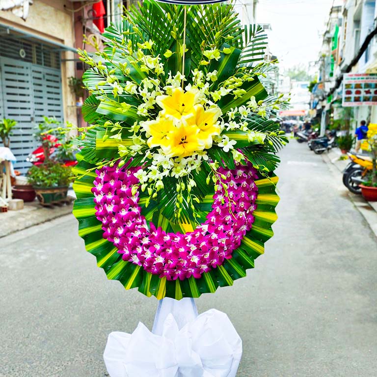 Vòng hoa tang lễ tại shop hoa tươi Phan Thiết