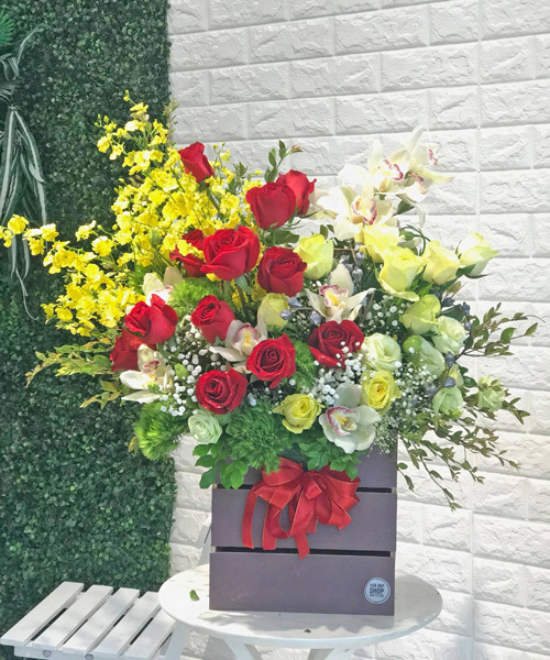 Giỏ hoa tươi đỏ đẹp tại shop hoa tươi Năm Căn Cà Mau