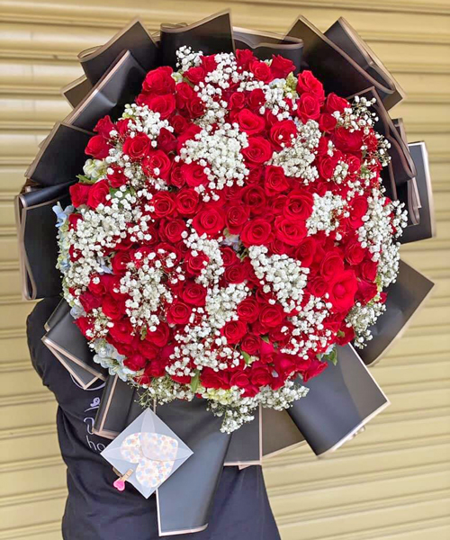 Bó hoa hồng đẹp tại shop hoa tươi Phong Điền Cần Thơ