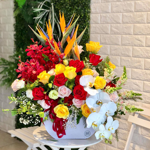 Giỏ hoa chúc mừng tại shop hoa tươi Nguyên Bình Cao Bằng