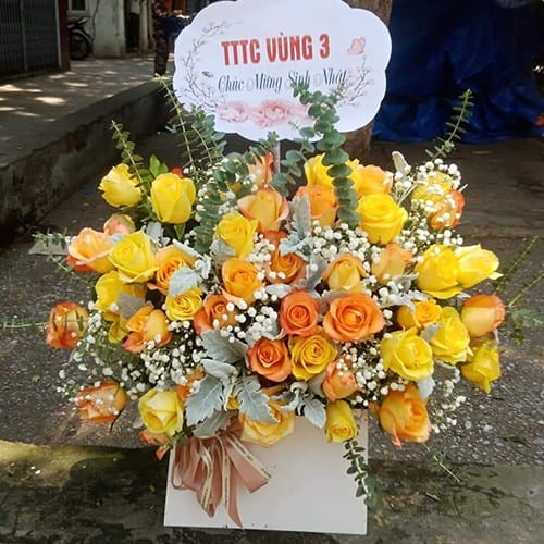 lẵng hoa sinh nhật vàng đẹp